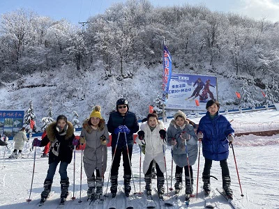 Ini kè nou yo ak travay ansanm, yon dosye bèl bagay nan aktivite ekip-bilding...